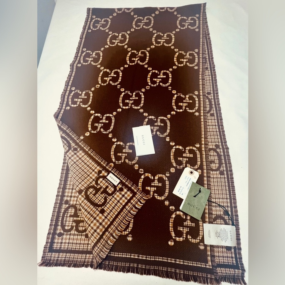 GUCCI  GG Wool scarf NWT (in  season)